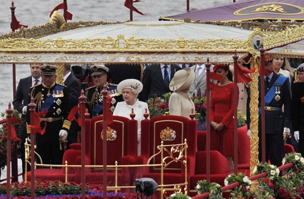 Juni 2012: Die Queen feiert ihr diamantenes Thronjubiläum – und William und Kate sind mit an Bord der königlichen Barkasse.