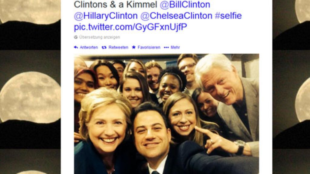  Nimm das, Ellen DeGeneres: Jimmy Kimmel hat zwar keine Oscargewinner auf seinem Selfie, dafür die komplette Familie Clinton: Bill, Hillary und Chelsea lächelten ins SAmartphone des Moderators. 