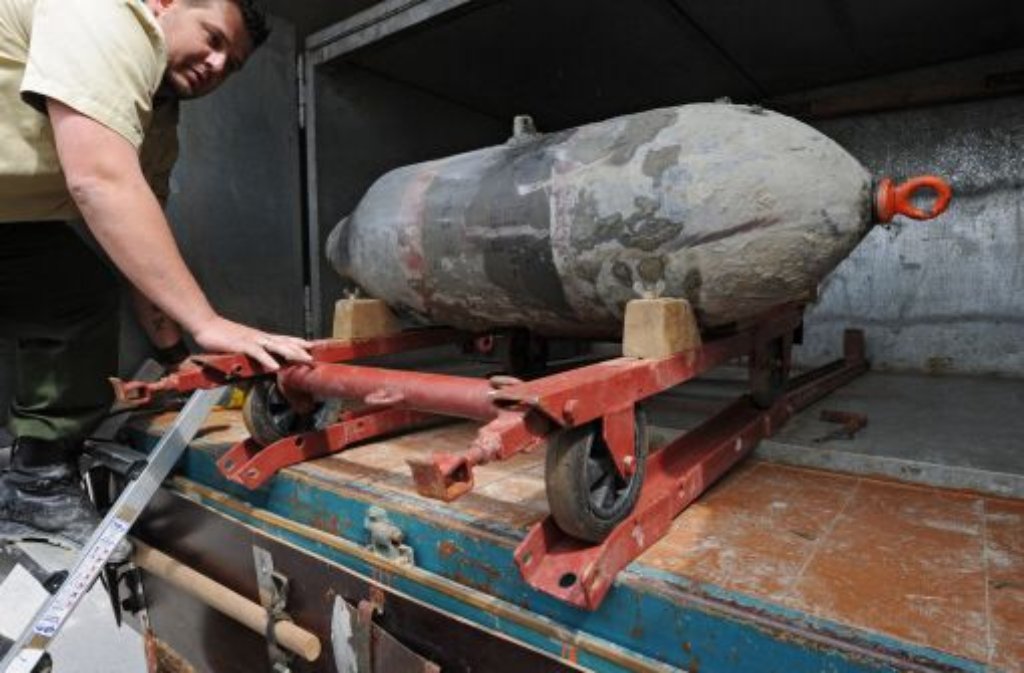 Auf dem Gelände des Motorenbauers Tognum in Friedrichshafen ist am Freitag eine 250 Kilogamm schwere Fliegerbombe aus dem Zweiten Weltkrieg entdeckt worden. Rund 100 Mitarbeiter mussten ihren Arbeitsplatz verlassen.
