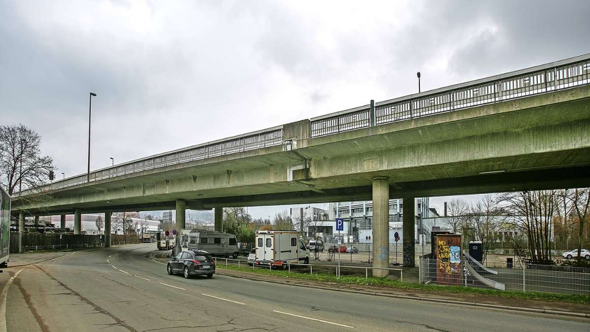 Marodes Bauwerk in Esslingen: Adenauerbrücke erhält eine Notstütze