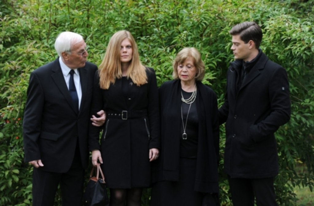 Die Familie des Verstorbenen (von links): Der Bruder Otmar Fuchsberger, die Enkelin Jennifer, die Witwe Gundula Korte und der Enkel Julien-Christopher