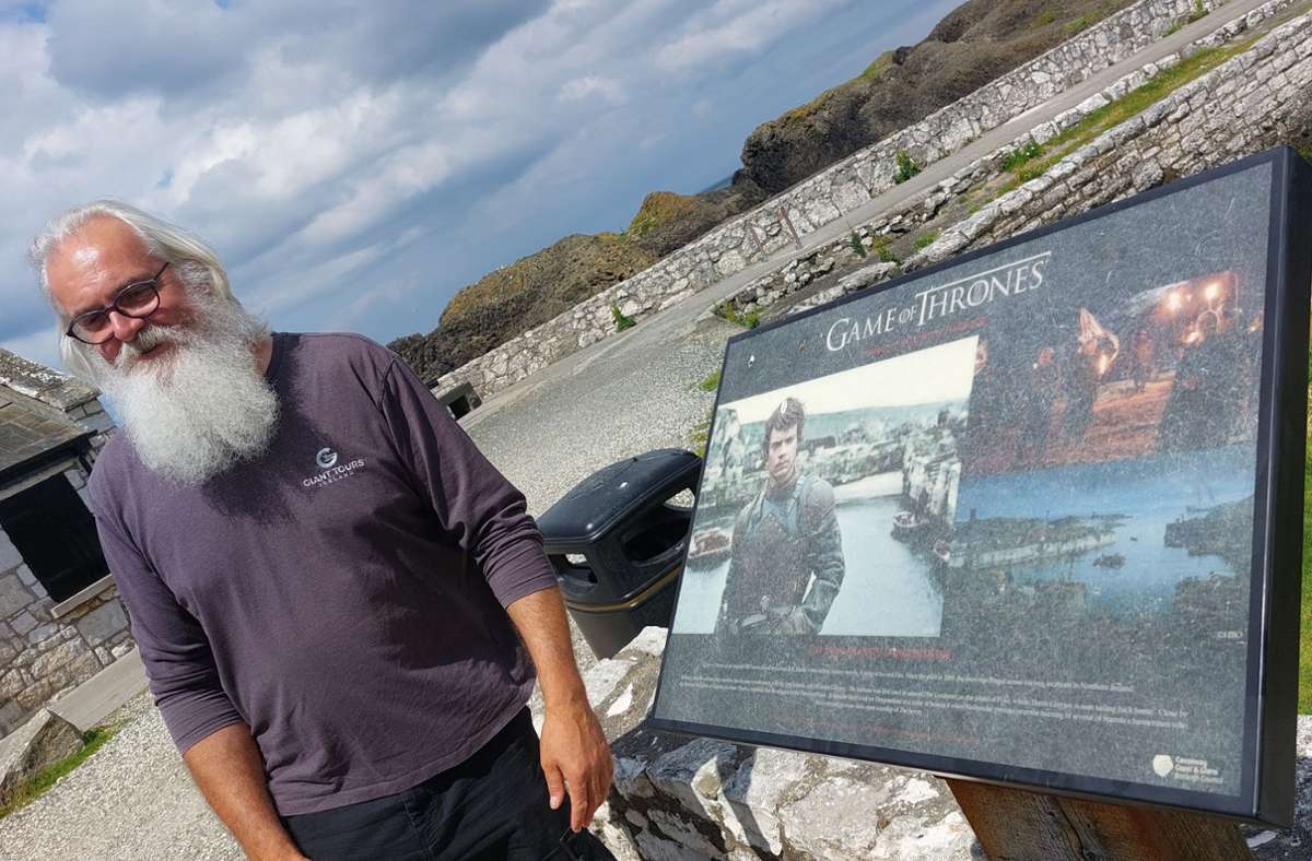 Statist Flip Robinson erzählt, welche GoT-Szenen am Hafen von Ballintoy, dem Zuhause der Familie Greyjoy, gedreht wurden.
