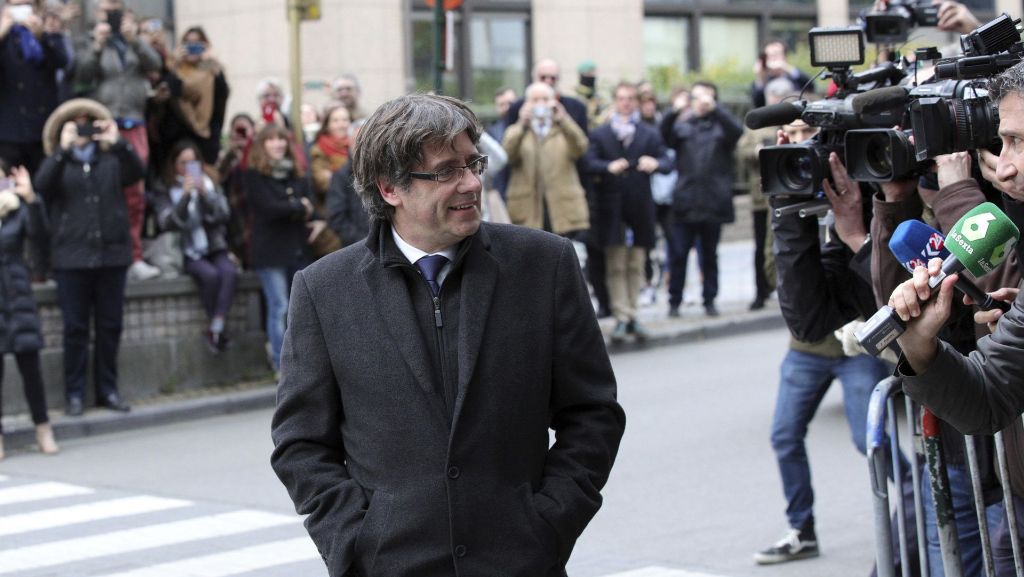 Newsblog zu Katalonien: Richter erlässt Haftbefehl gegen Puigdemont