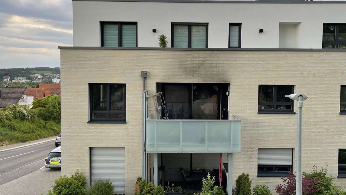 Balkon in Weil der Stadt: Glimmende Zigarette löst Brand aus