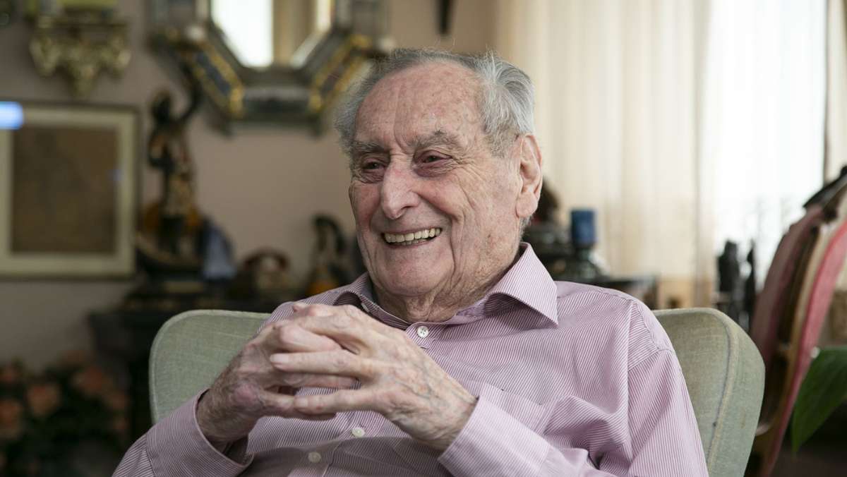  Schon zu Lebzeiten ist er eine schwäbische Legende: Walter Schultheiß feiert an diesem Dienstag seinen 97. Geburtstag. Wir sprachen mit dem großen Schauspieler über Gnade, Glück, Humor und seine größte Freude im Alter. 