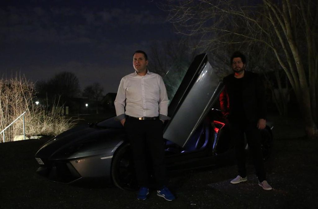 Sven und Michael Kanz kamen mit einem Lamborghini Aventador.