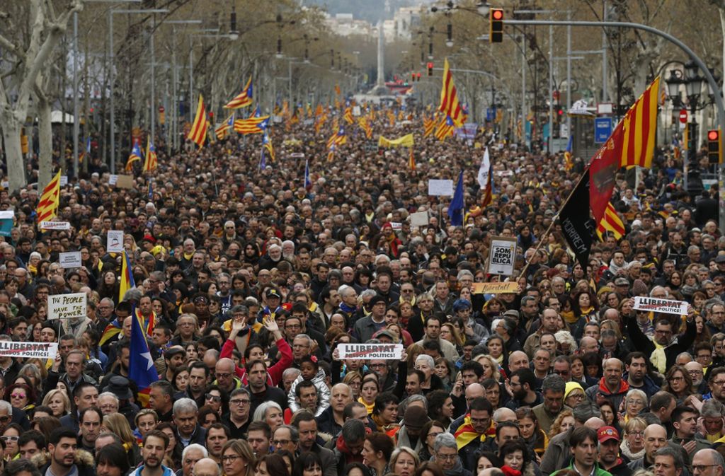 Proteste gegen die Festnahme von Carles Puigdemont in Barcelona