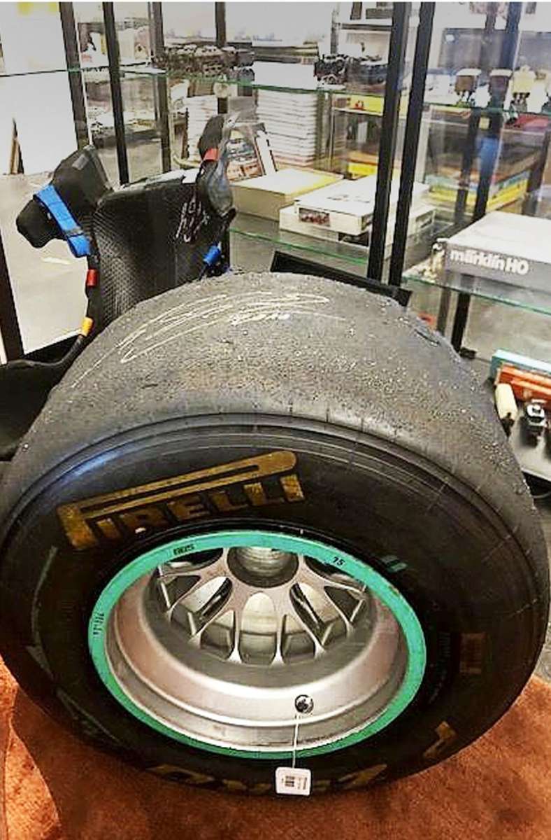 Michael Schumachers Reifen soll 2500 Euro bringen.