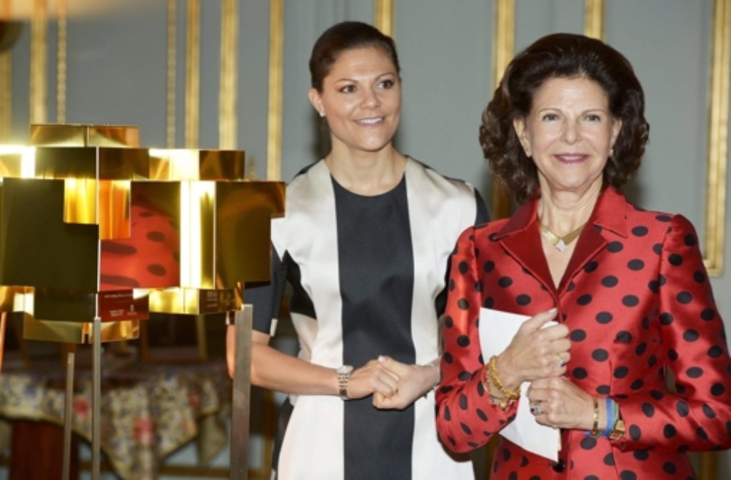 2013: Königin Silvia mit ihrer Tochter Victoria beim Empfang zu ihrem 70. Geburtstag.