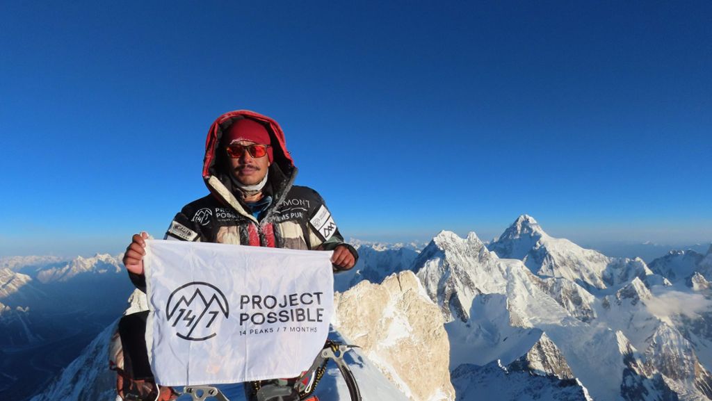  Mit einem Foto vom Massenandrang auf dem Mount Everest machte Nirmal Purja aus Nepal schon einmal internationale Schlagzeilen. Nun hat er geschafft, was viele für unmöglich hielten: alle Achttausender in kurzer Zeit zu besteigen. Aber es gibt auch Kritik. 