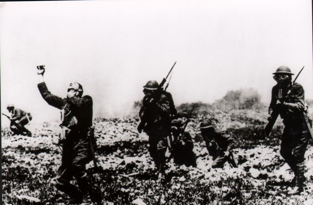 1914-1918: Britischer Infanterieangriff im Ersten Weltkrieg.