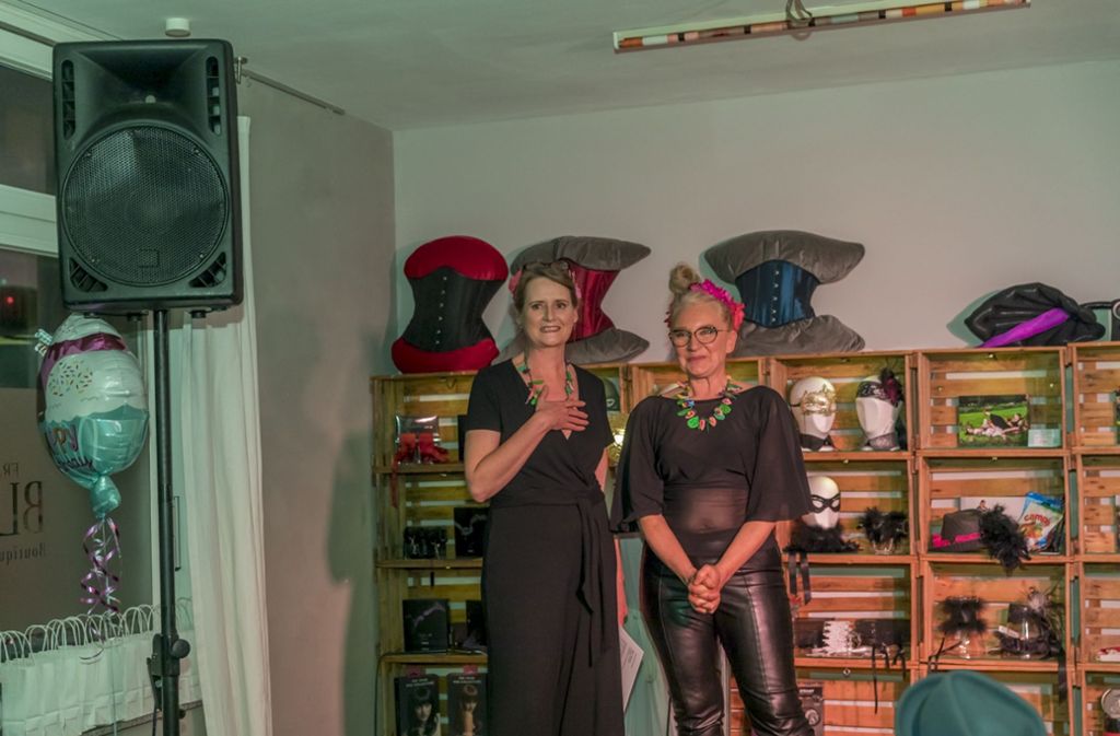 Mascha Hülsewig (links) und Alexandra Steinmann haben vor fünf Jahren die Erotik-Boutique Frau Blum eröffnet.