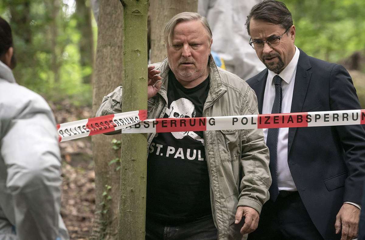 Frank Thiel (Axel Prahl) und Karl-Friedrich Boerne (Jan Josef Liefers) treffen am Tatort ein.