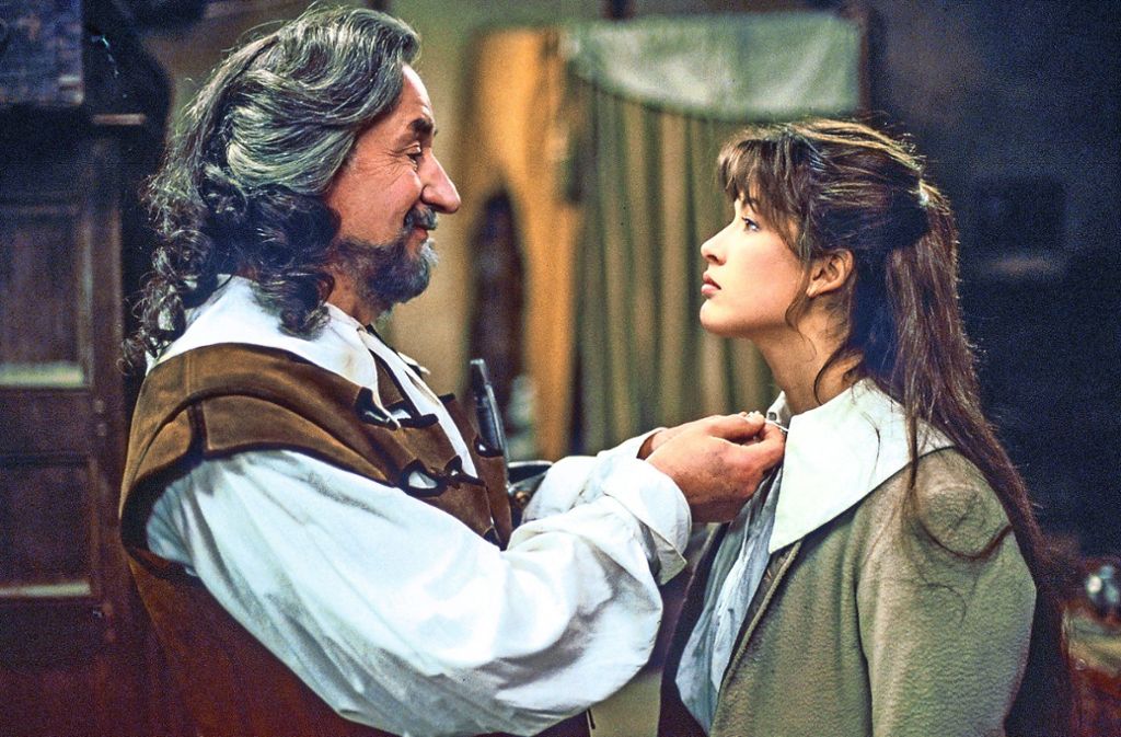 Als D’Artagnan (Philippe Noiret) und seine Tochter Eloïse (Sophie Marceau) nach Jahren das erste Mal aufeinander treffen, ist die Freude zunächst groß. Doch schnell stellt sich heraus, dass beide in ihrer Sturheit nur durch den anderen zu überbieten sind.
