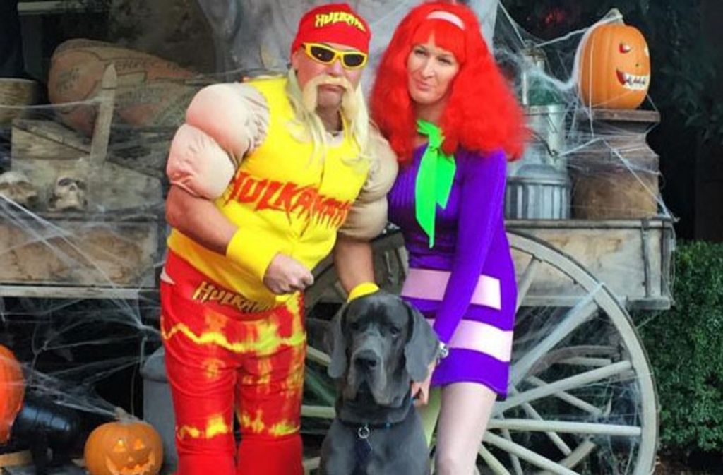 Die ehemaligen Tennisstars Steffi Graf und André Agassi haben sich zu Halloween als Comic-Heldin Daphne Blake aus der Serie Scooby-Doo und als Wrestling-Legende Hulk Hogan verkleidet. Foto: Instagram/@agassi