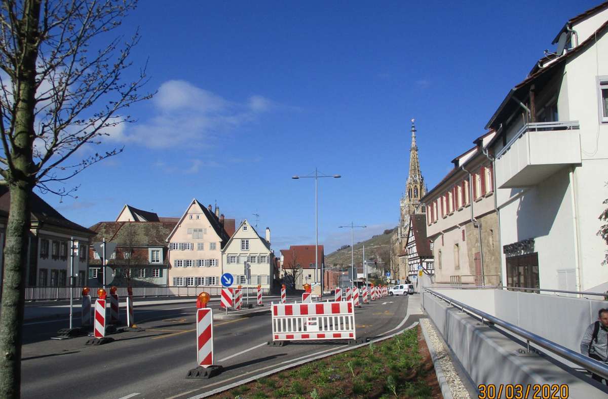 Die Vollsperrung der Geiselbachstraße in Esslingen begann planmäßig am Montagmorgen, 30. März 2020.