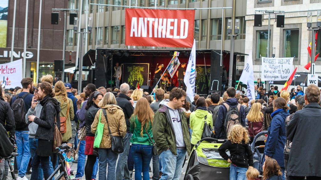 Gegen Fremdenfeindlichkeit: Stuttgart setzt Zeichen für Flüchtlinge
