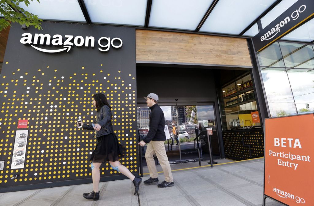 Die Vision hinter „Amazon Go“ ist, dass Käufer die Waren direkt in ihre Einkaufstaschen legen - und am Ende das Geschäft einfach verlassen können.