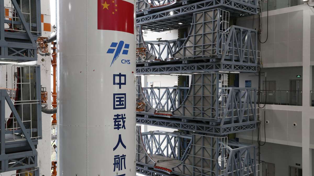  Experten warnen vor Überresten einer chinesischen Trägerrakete durch einen „unkontrollierten“ Wiedereintritt in die Erdatmosphäre. China sieht nur „Rummel“, will beruhigen. Wie groß ist die Gefahr wirklich? 