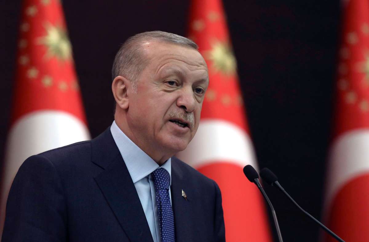 Erdogan hatte am Wochenende angekündigt, die Botschafter von Deutschland, den USA und acht weiteren Staaten durch das Außenministerium zu unerwünschten Person erklären zu lassen. Foto: dpa/Burhan Ozbilici