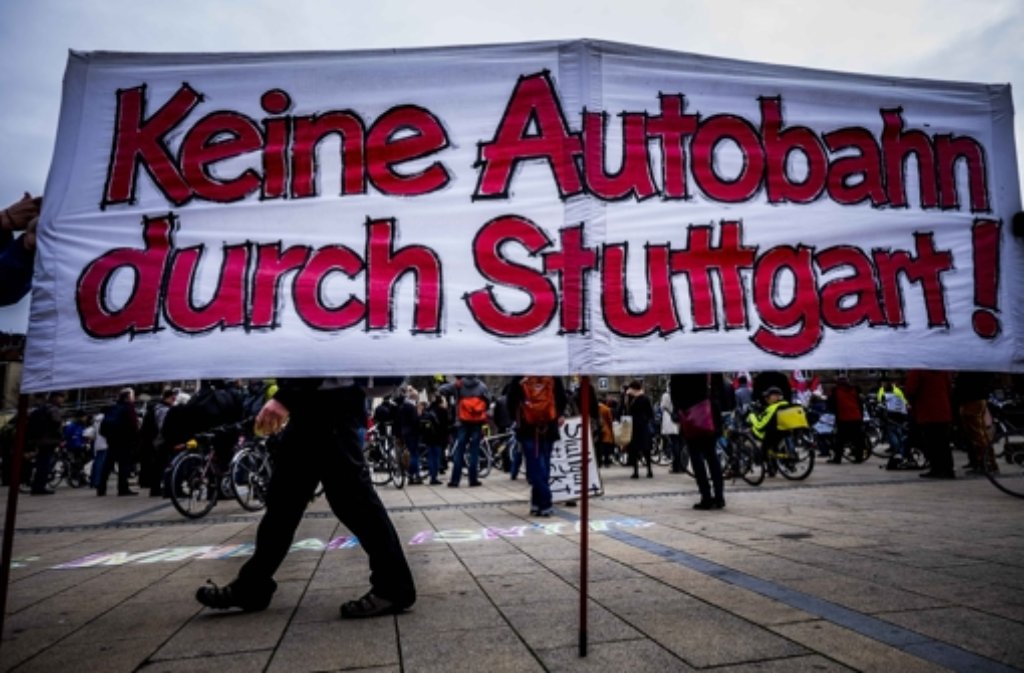 Rund 220 Menschen protestierten gegen den Feinstaub in Stuttgart. Foto: Lichtgut/Max Kovalenko
