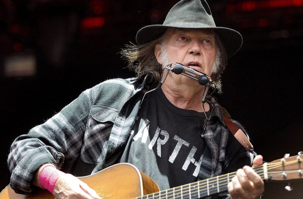 Der 72-jährige Neil Young hat in seinem Leben schon viel Musik gemacht. Nun lädt er zum kostenlosen Kennenlernen auch der obskureren Alben ein.