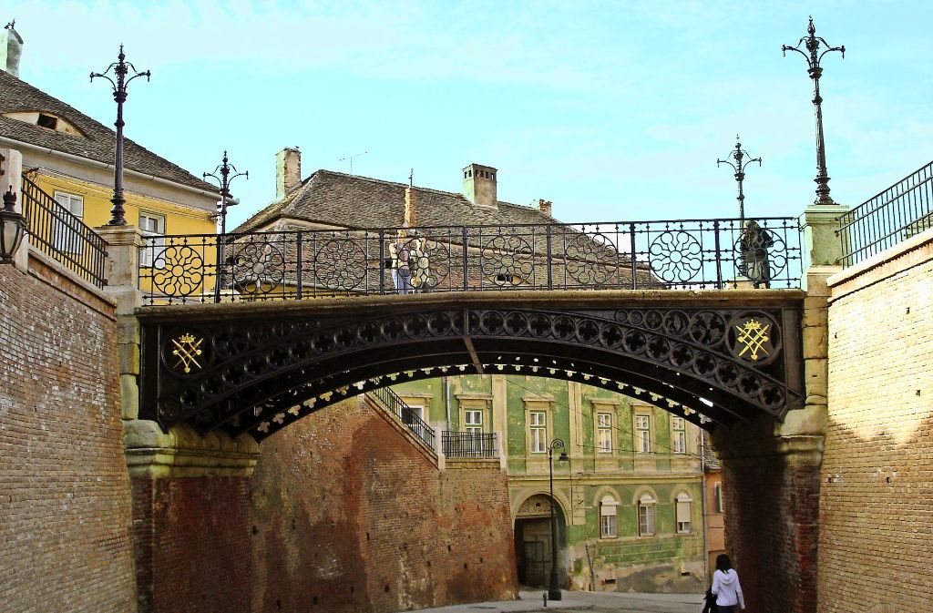 Die gusseiserne Lügenbrücke im rumänischen Sibiu, auch als Hermannstadt bekannt, wurde trockeneisgestrahlt.
