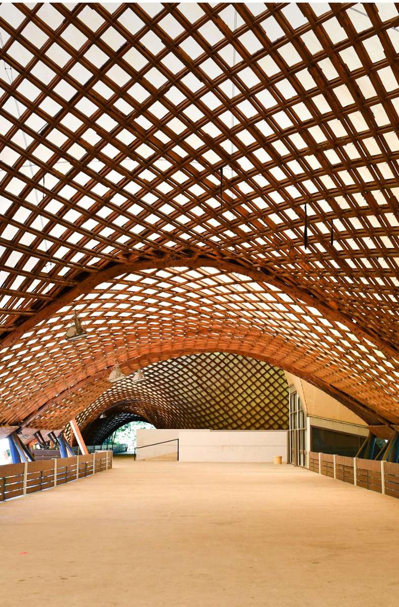 Er schuf auch das Tragwerk der Multihalle der Bundesgartenschau 1975 in Mannheim – eine Lattenkuppel aus Holz, bei der er eine in sich mehrfach bewegte Wölbung des Dachs erreichte.