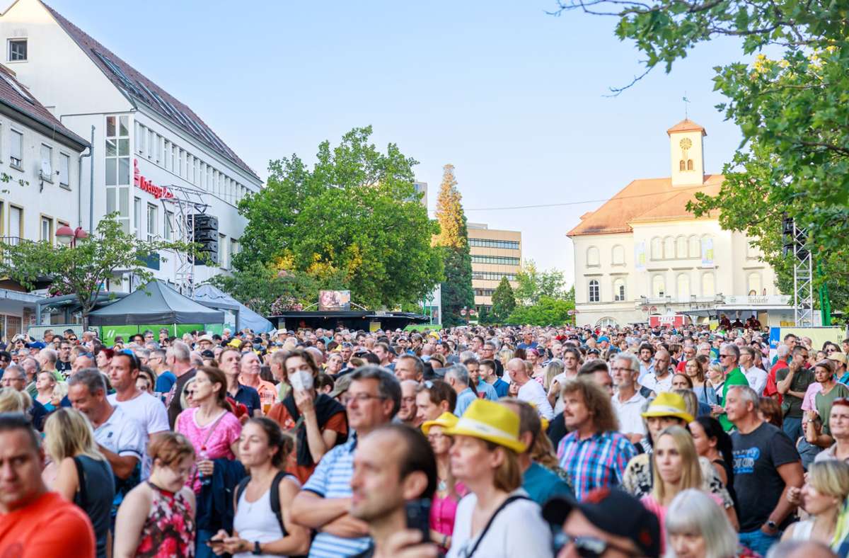 Rund 3500 Menschen sollen sich bei freiem Eintritt auf der gesponserten Veranstaltung auf dem Sindelfinger Marktplatz getummelt haben.