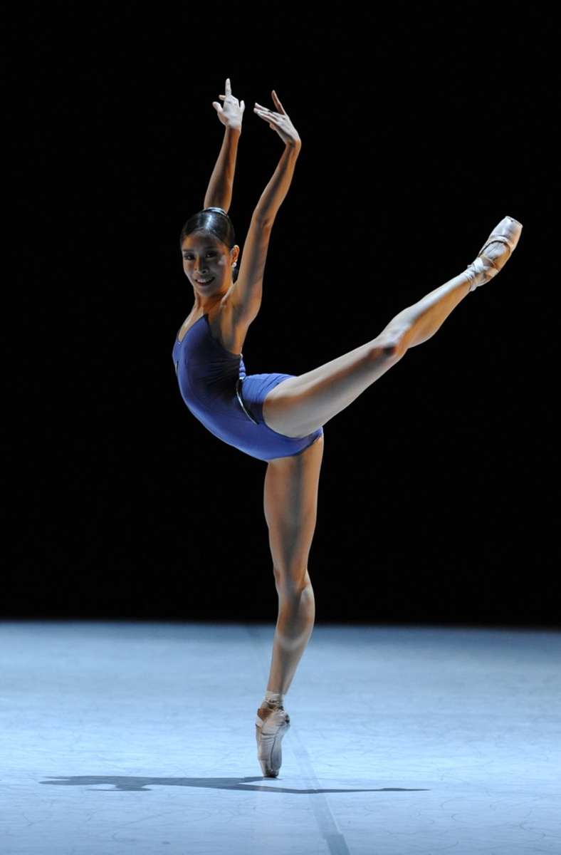 Jorma Elos Ballett „Slice to sharp“ schärfte auch den Blick auf Hyo-Jung Kangs Beweglichkeit.