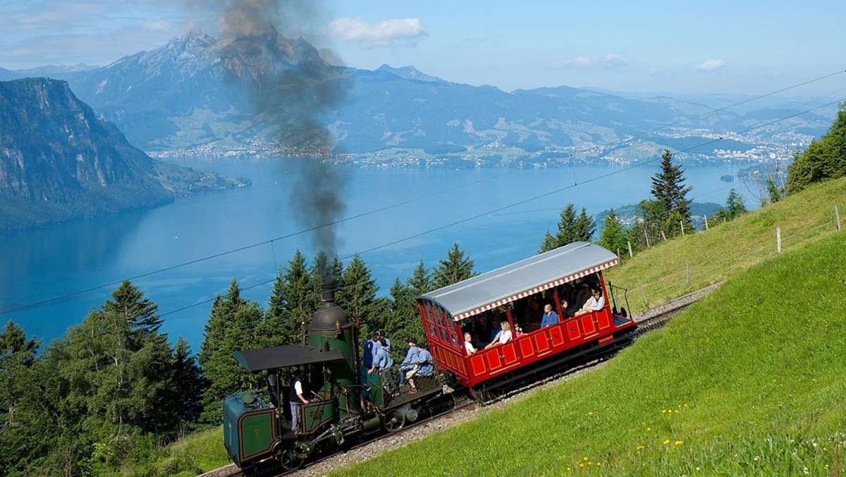  Statt beschwerlich den Berg rauf zu wandern, träumt ein Mechaniker in der Schweiz von einer bequemen Zugfahrt. Nur: wie 1000 Höhenmeter überwinden? Er erfindet eine Zahnradbahn. Zum 150-Jahr-Jubiläum der ersten Bergbahn Europas kommt nun ein Juwel auf die Schiene. 