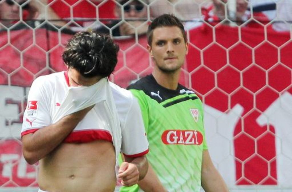Sind auf dem Platz nicht immer einer Meinung: VfB-Torhüter Sven Ulreich (hinten) und Serdar Tasci.