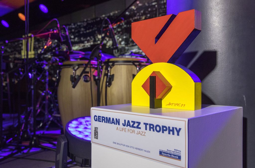 Der Stuttgarter Künstler Otto Herbert Hajek hat die German Jazz Trophy gestaltet, die jährlich verliehen wird. Träger sind die Stiftung Kunst und Kultur der Sparda-Bank Baden-Württemberg, die neuen Musikzeitung sowie die JazzZeitung.de