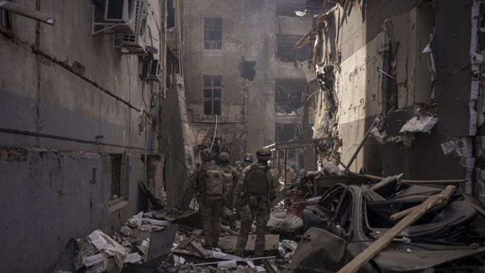 Fernsehturm in Charkiw nach Angriff teilweise eingestürzt