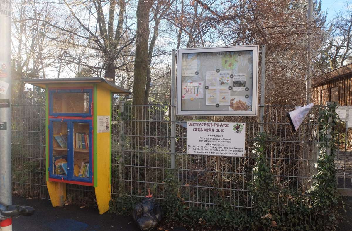 In der Rippoldsauer Straße steht am Aktivspielplatz Seelberg seit Neuestem ein Bücherhotel für Kinder.