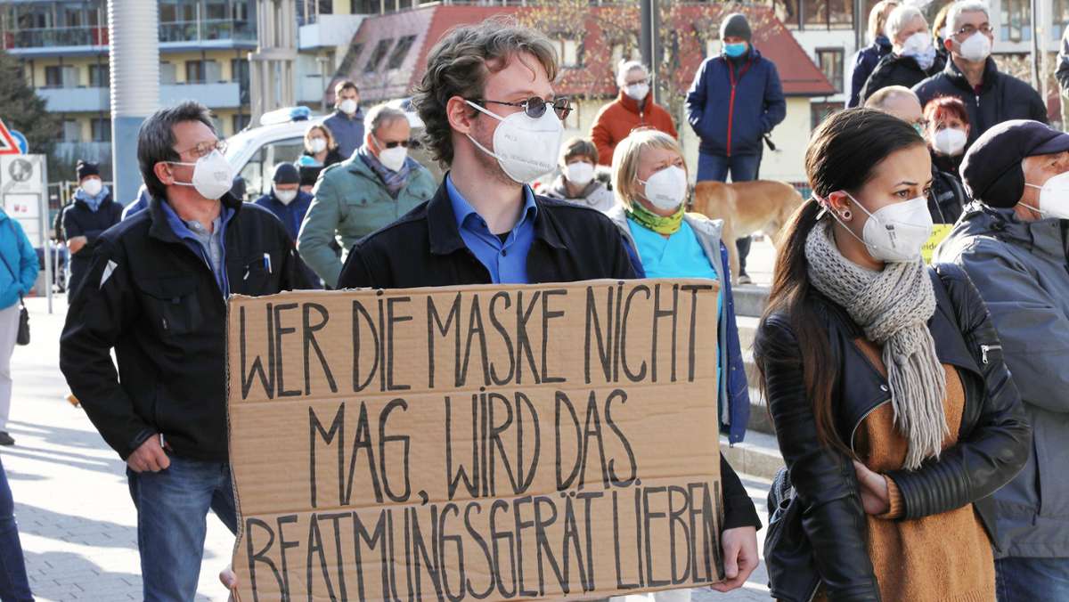  Zum Tag der Pflege am 12. Mai setzt Initiator Reinhold Klein erneut eine Kundgebung an. Bisher wurden bereits zwei Demonstrationen gegen Mahnwachen der sogenannten Querdenker 791 in Schwäbisch Hall organisiert. 