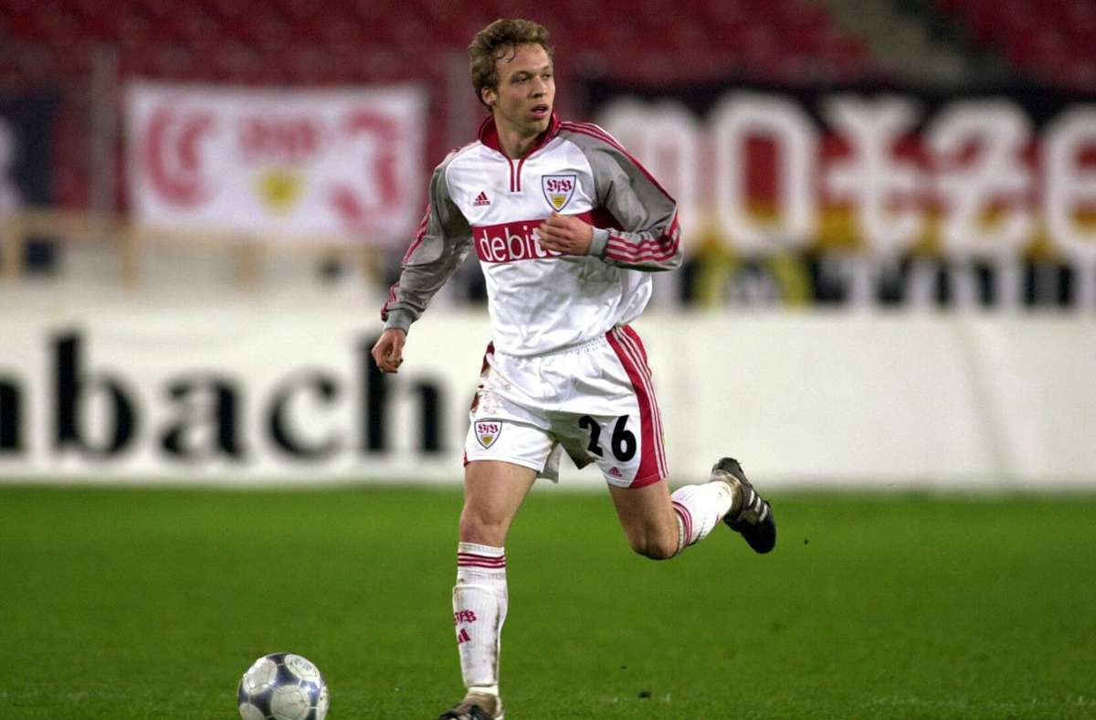 Außenverteidiger Andreas Hinkel spielte ab seinem zehnten Lebensjahr in der VfB-Jugend und debütierte im Februar 2001 für den VfB Stuttgart in der Bundesliga. Schnell spielte sich der gebürtige Backnanger in der ersten Elf fest und bestritt für den VfB über 150 Bundesliga-Partien. Vor der Meistersaison 2006/2007 verließ er die Schwaben, um zunächst beim FC Sevilla und ab 2008 bei Celtic Glasgow sein Glück zu finden, was aufgrund von Verletzungspech nicht gelang. Nach einem kurzen Intermezzo in Freiburg beendete Hinkel seine Fußball-Karriere 2012. Derzeit ist er als Co-Trainer von Domenico Tedesco in Moskau tätig.