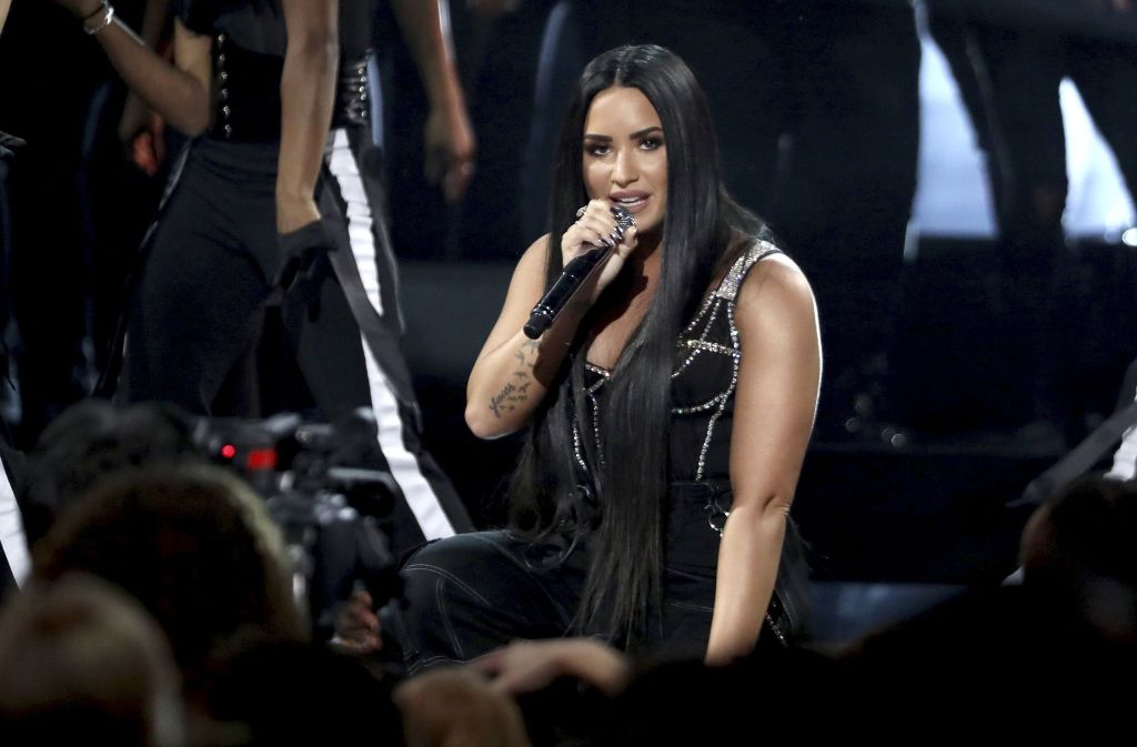 Demi Lovato sang „Sorry not sorry“ im Microsoft Theatre.