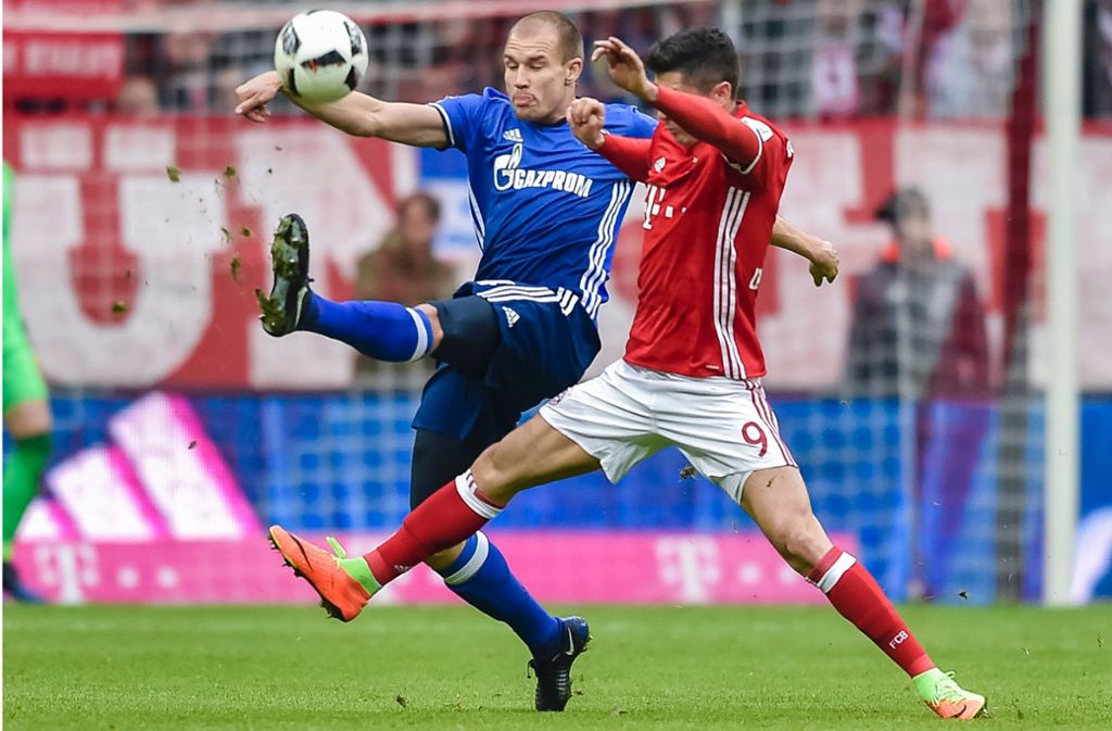 Zunächst zog Badstuber leihweise für ein halbes Jahr zum FC Schalke 04 weiter.
