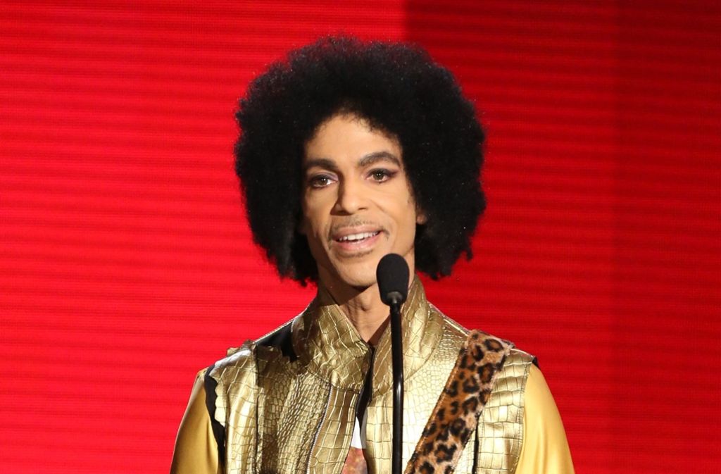 Der am 7. Juni 1958 in Minneapolis geborene US-Superstar Prince ist am 21. April 2016 tot in seinem Haus gefunden worden. Das Foto zeigt Prince 2015 bei den American Music Awards.