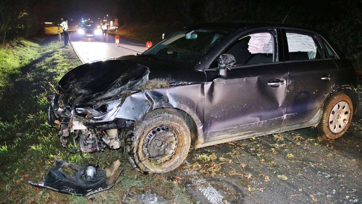 Schwerer Unfall in Welzheim: Auto überschlägt sich – Ursache wohl Übermüdung