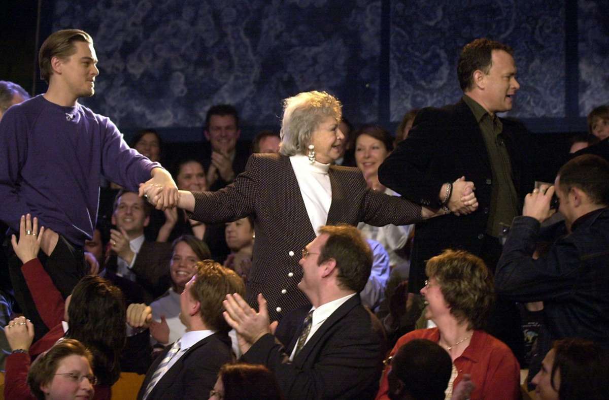 Erika Stein zwischen Leo DiCaprio und Tom Hanks – diese Polonaise war eine besondere für die Zuschauerin im Saal, das war im Januar 2003. Foto: