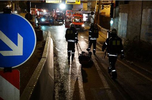 Feuer im Tunnel: Bei einer Übung hat die Feuerwehr Stuttgart im Wagenburgtunnel am Mittwoch den Ernstfall geprobt.  Foto: www.7aktuell.de