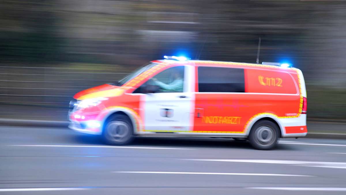 Unfall in Waldshut-Tiengen: Fahrer wird aus Kabine von Unimog  geschleudert