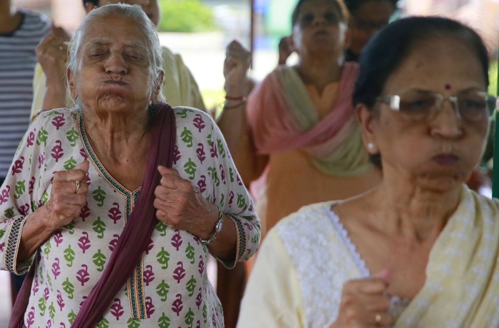 Yoga für jedes Alter – in Mumbai ist das sowieso klar.