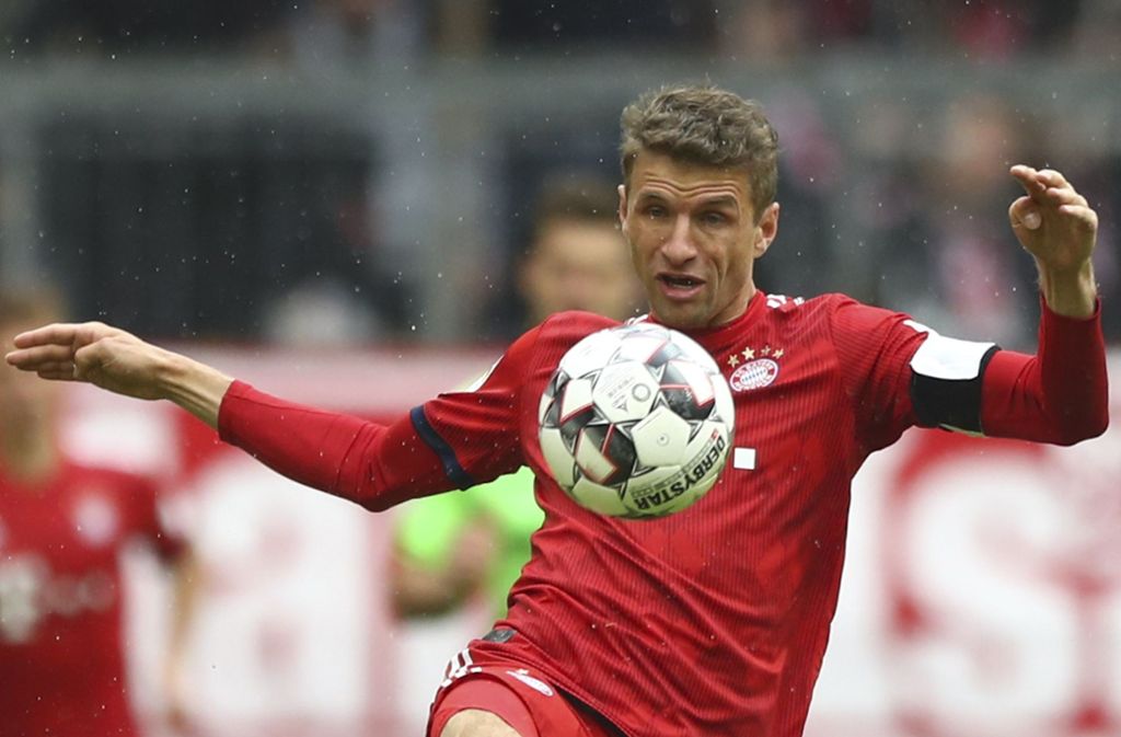 Thomas Müller ist mit dem FC Bayern auf Titelkurs – entsprechend launig geht er mit Kritik von Franz Beckenbauer um.