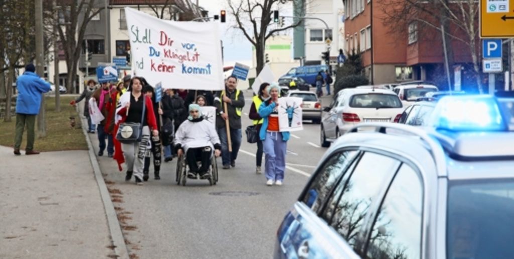 Das Wohl des Patienten sei das Maß der Pflege,  fordern die Demonstranten. Foto: Thewes