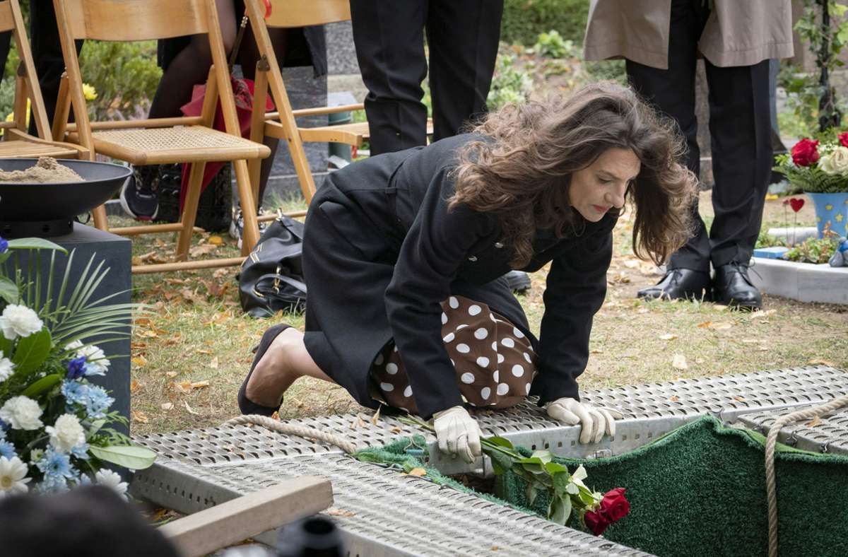 Szenenfoto aus dem ARD-Sechsteiler „Das Begräbnis“