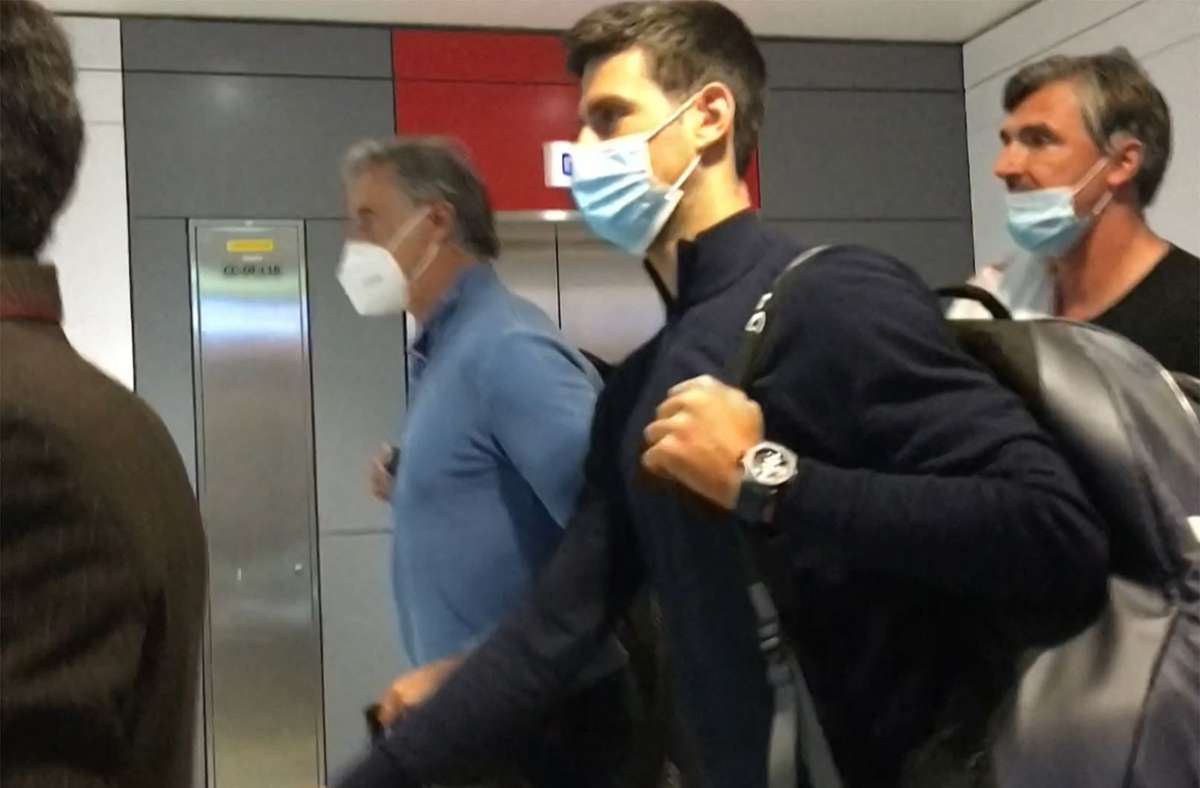 Novak Djokovic ist von Australien nach Dubai geflogen. Nun soll es nach Belgrad gehen. Foto: AFP/STR