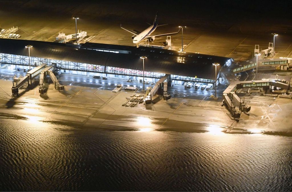...dass Flughäfen überflutet wurden.